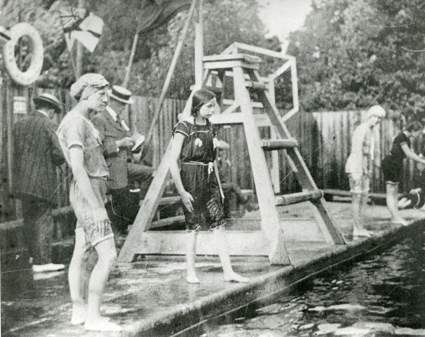 1913 01 pool swimmers
